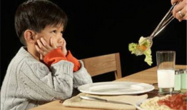 小朋友吃饭视频,宝宝吃饭视频集锦